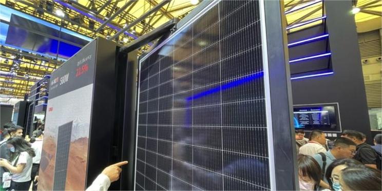 LONGi introduce moduli fotovoltaici HPBC da 630 W con efficienza del 23,3%.